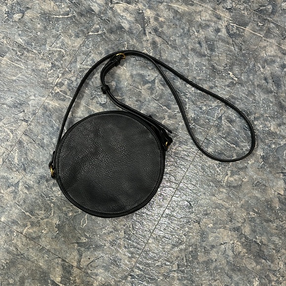 Universal Thread Crossbody - Picture 2 of 7